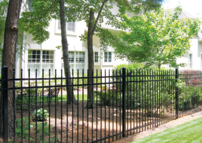 Montage Classic metal fencing