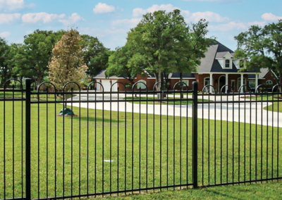 Montage Crescent metal fencing