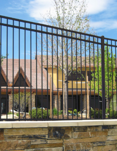 Montage Majestic metal fencing