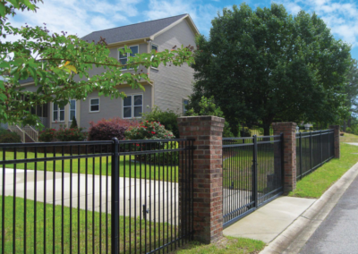 Montage Majestic Entrance metal fencing
