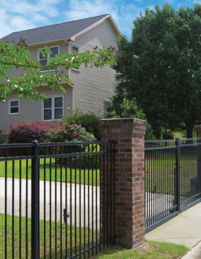 Montage Majestic Entrance metal fencing