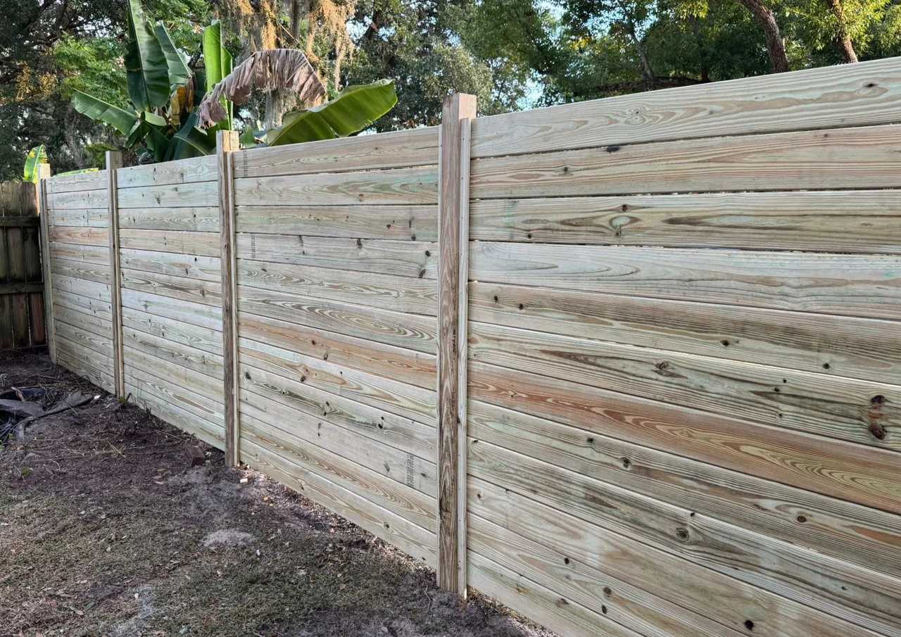 Natural wood Horizontal fencing