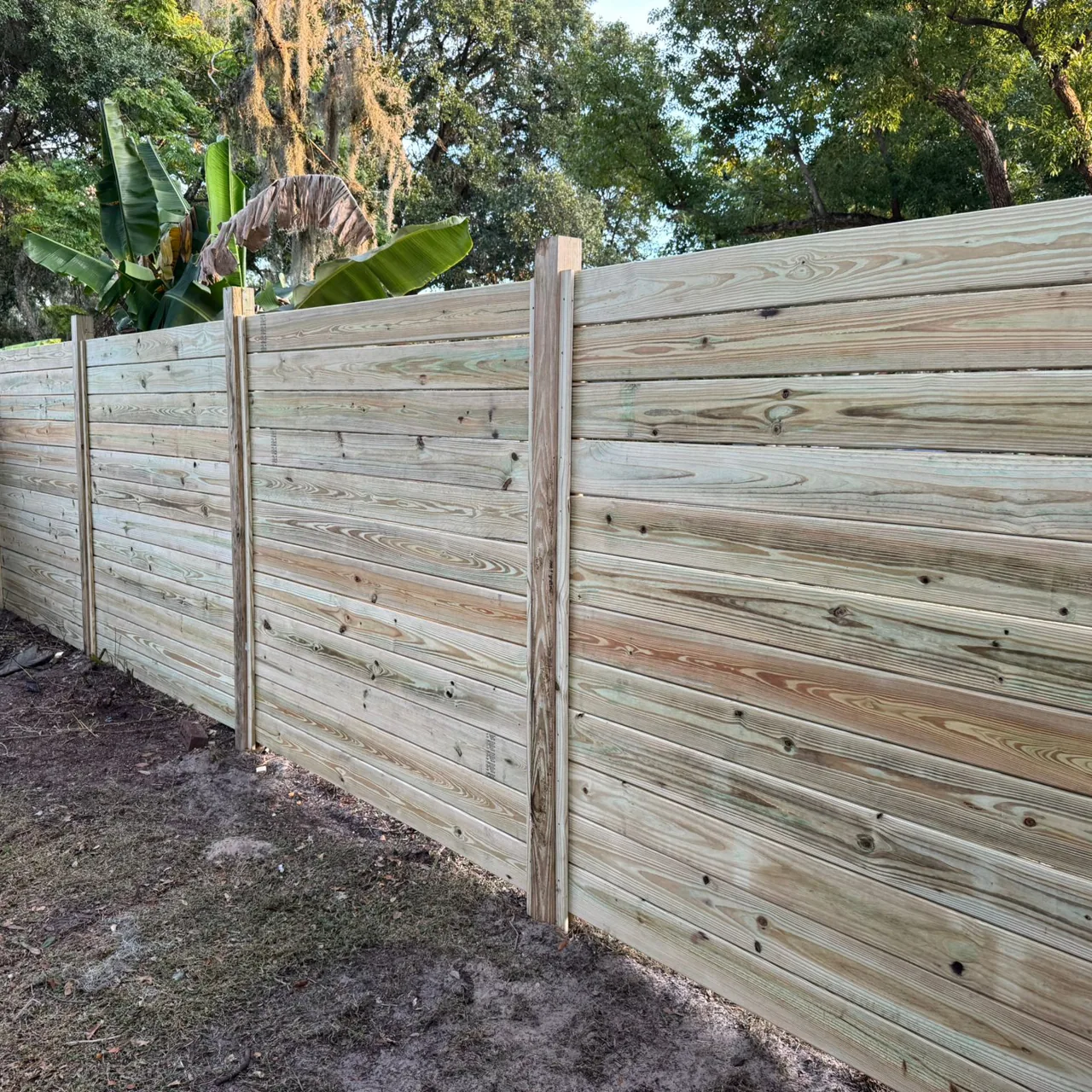 Natural wood Horizontal fencing